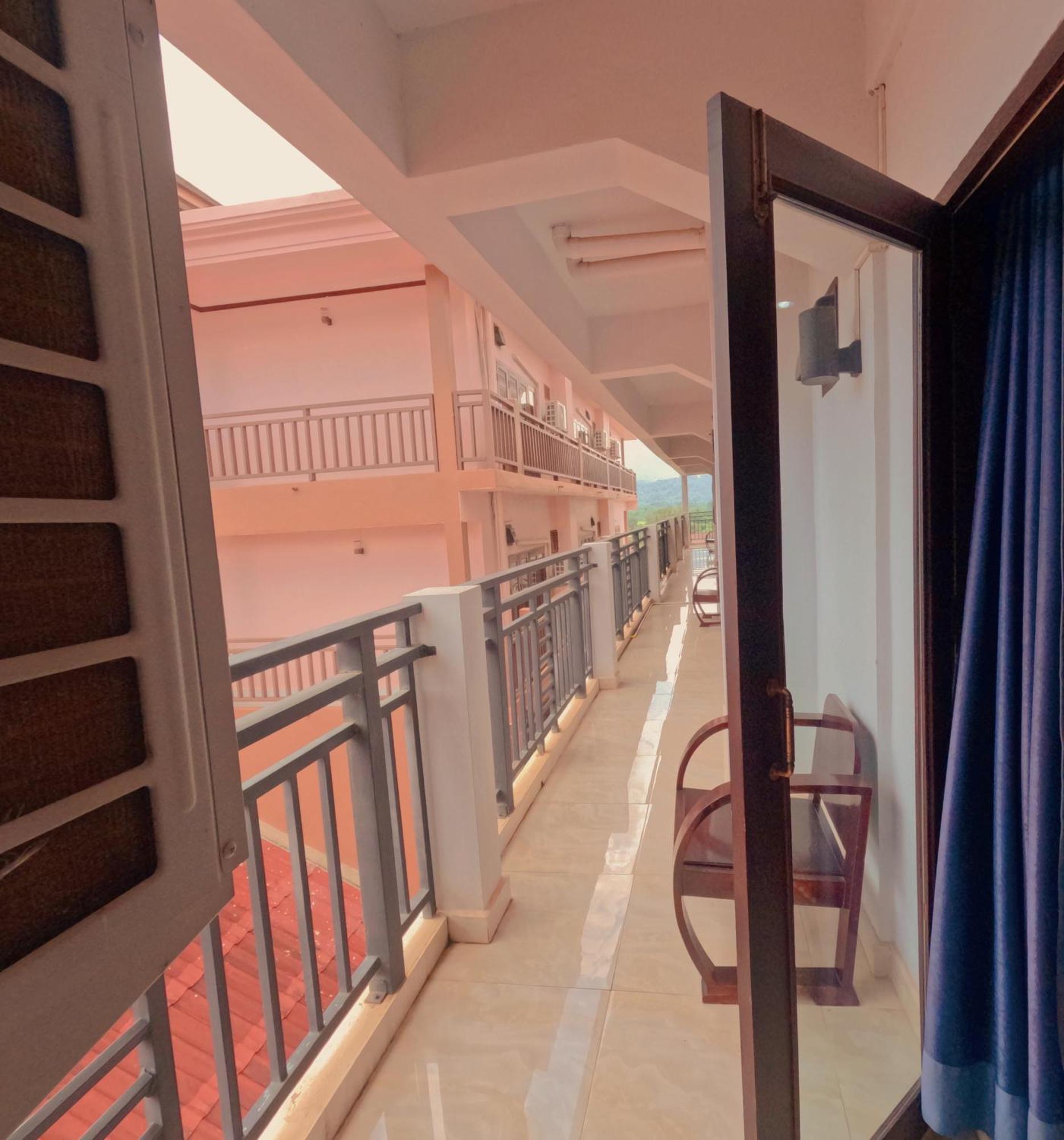 Vang Vieng Consiana Hotel Εξωτερικό φωτογραφία
